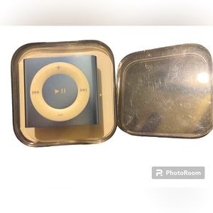 Apple IPod Shuffle 4th Generation 2 GB Icy Blue New